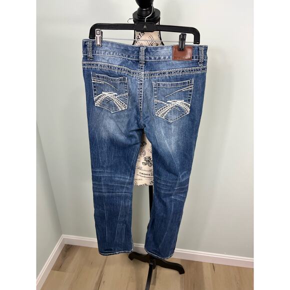 NWOT Maurices midrise Whitewashed Short blue jeans - Picture 2 of 5